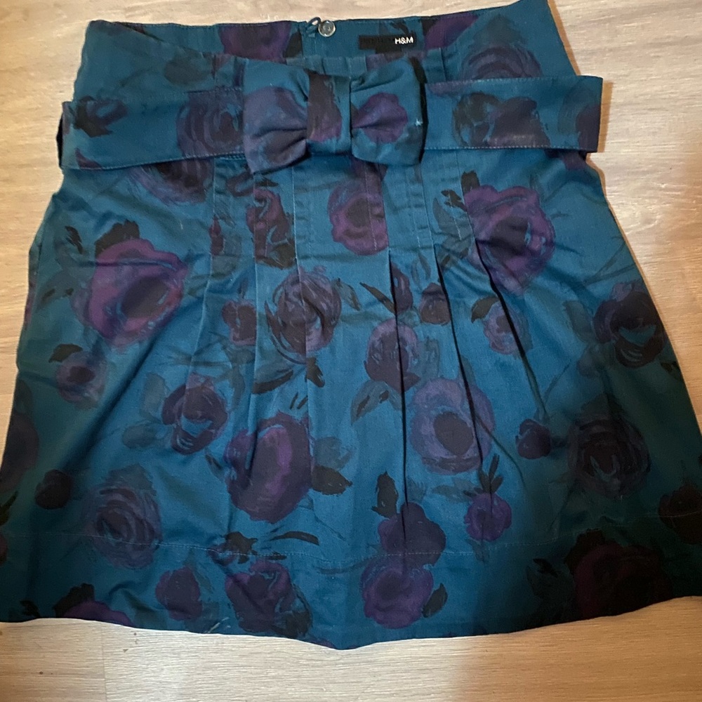 Blue floral skirt with cute belt